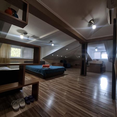 Apartments On Mustafa Ozturk Almaty Exteriér fotografie